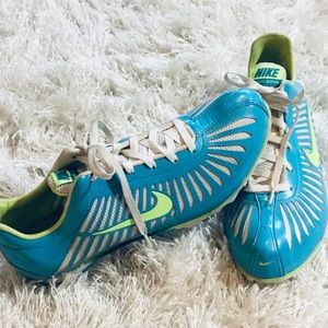 NIKE Women’s size 8.5 RIVAL SISTER TRACK CLEATS
